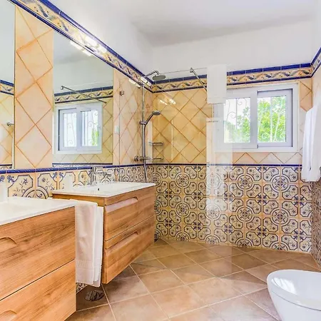 Carvoeiro Sleeps 6 Pool Air Con Wifi Willa *
