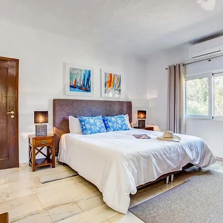 Carvoeiro Sleeps 6 Pool Air Con Wifi *